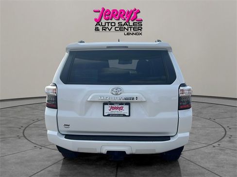Used 2024 Toyota 4Runner SR5 Premium image 8