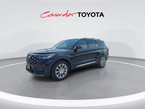 Used 2025 Ford Explorer Platinum RWD image 4