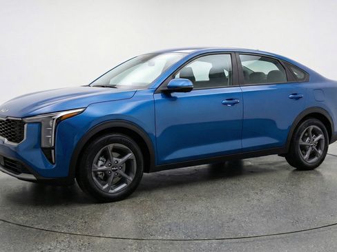 Used 2025 Kia K4 LXS image 3