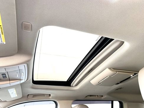 Used 2019 Chevrolet Suburban LT image 14