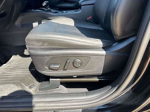 Used 2025 Kia Sorento S w/ Panoramic Sunroof Package FWD image 17