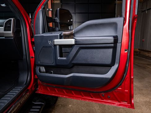 Used 2022 Ford F250 Lariat w/ Black Appearance Package image 35