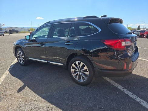 Used 2017 Subaru Outback 3.6R Touring AWD/4WD image 5