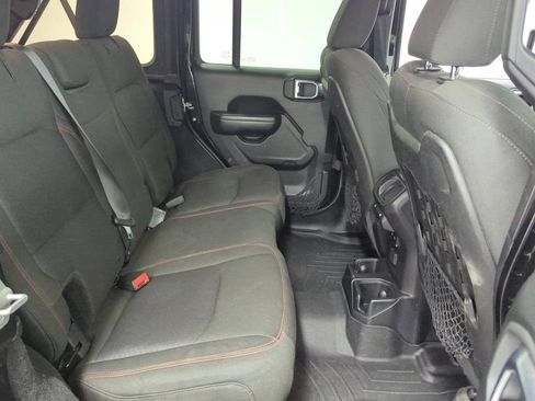 Used 2018 Jeep Wrangler Unlimited Rubicon AWD/4WD image 28