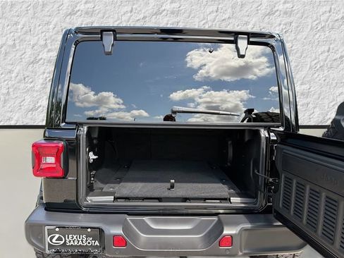 Used 2022 Jeep Wrangler Unlimited Sahara AWD/4WD image 43