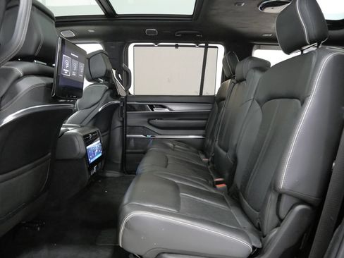 Used 2022 Jeep Grand Wagoneer Series II AWD/4WD image 22