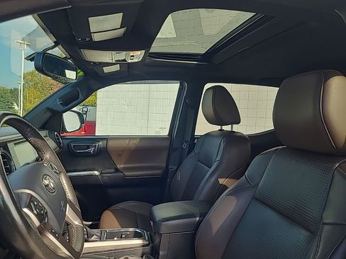 Used 2017 Toyota Tacoma Limited image 20