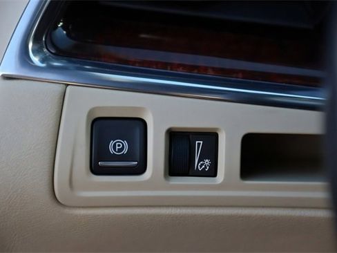 Used 2018 Cadillac XT5 Luxury w/ Driver Awareness Package image 19