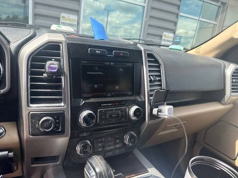 Used 2015 Ford F150 Lariat w/ Equipment Group 502A Luxury AWD/4WD image 17