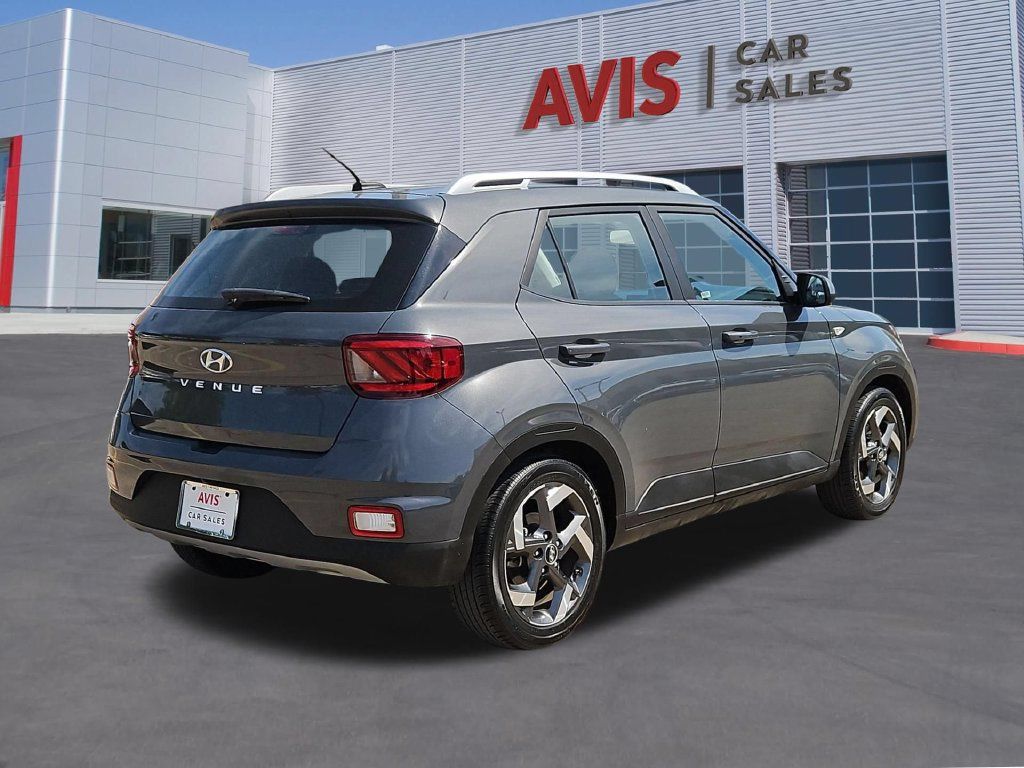 Used 2025 Hyundai Venue SEL FWD image 6