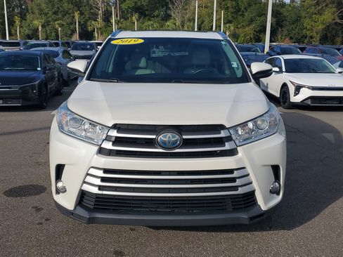Used 2019 Toyota Highlander XLE image 2