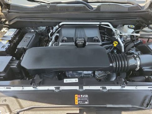 Used 2025 Chevrolet Colorado Trail Boss AWD/4WD image 33
