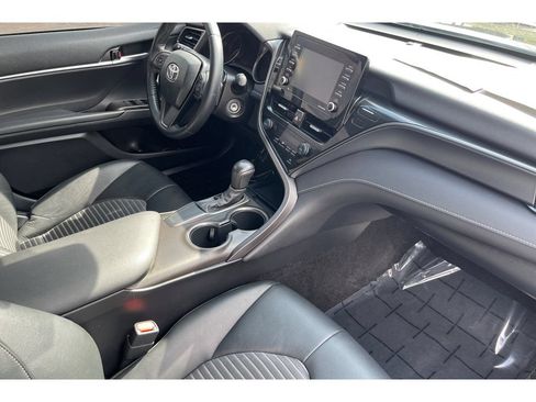 Used 2021 Toyota Camry SE FWD image 18