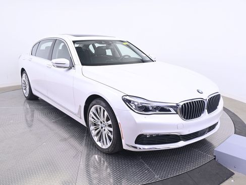 Used 2018 BMW 750i xDrive AWD/4WD image 9