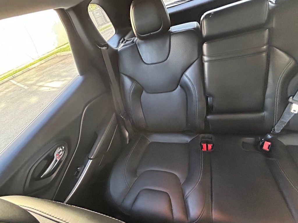 Used 2019 Jeep Cherokee Limited FWD image 13