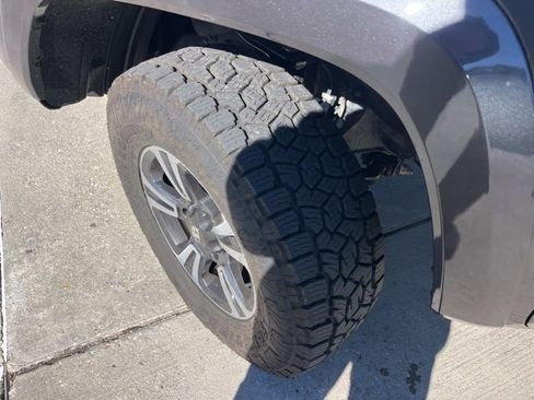 Used 2017 Toyota Tacoma TRD Sport image 24