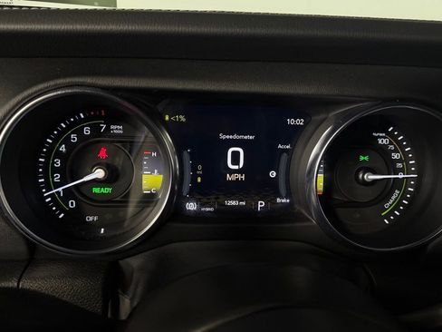 Used 2023 Jeep Wrangler Unlimited Sahara AWD/4WD image 17