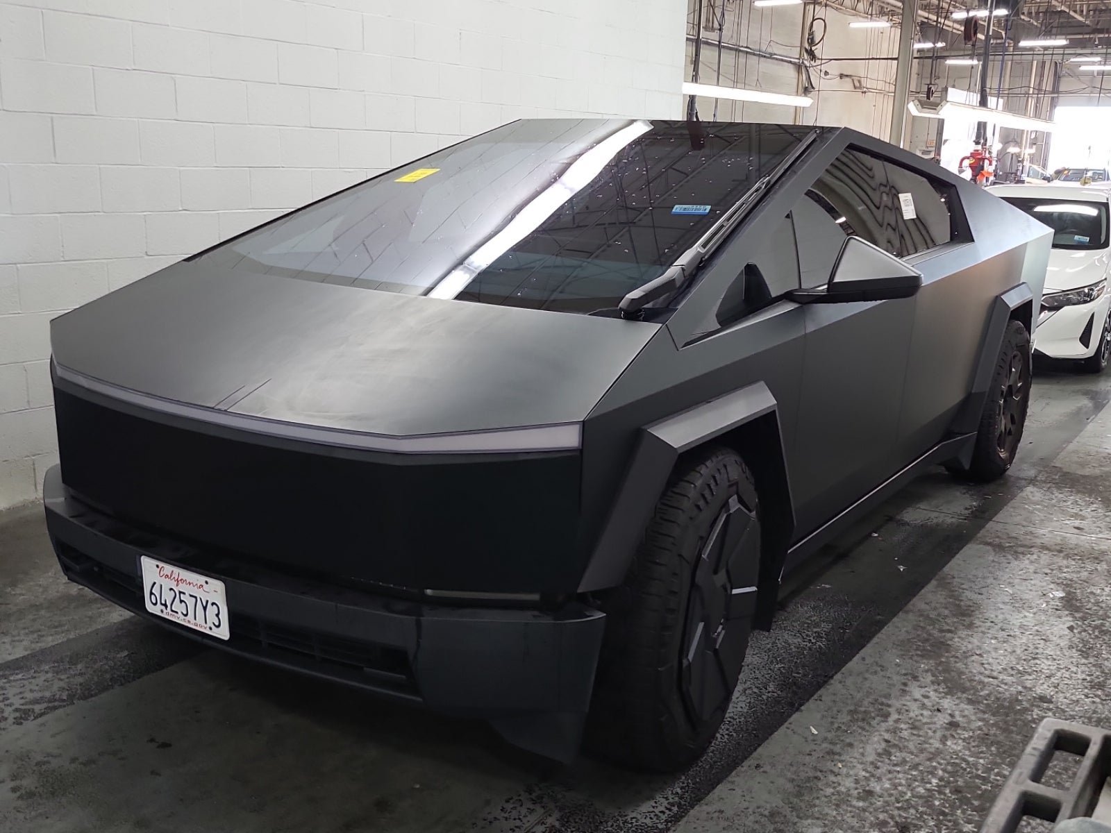 Used 2024 Tesla Cybertruck AWD Crew Cab image 8