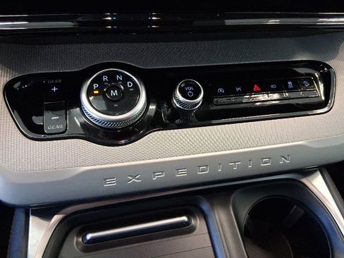 Used 2025 Ford Expedition Max Active AWD/4WD image 14