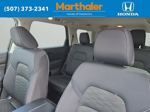 Used 2025 Nissan Pathfinder SV FWD image 10