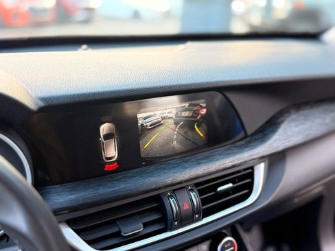 Used 2019 Alfa Romeo Stelvio image 21