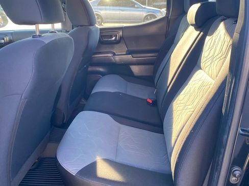 Used 2022 Toyota Tacoma TRD Off-Road image 8