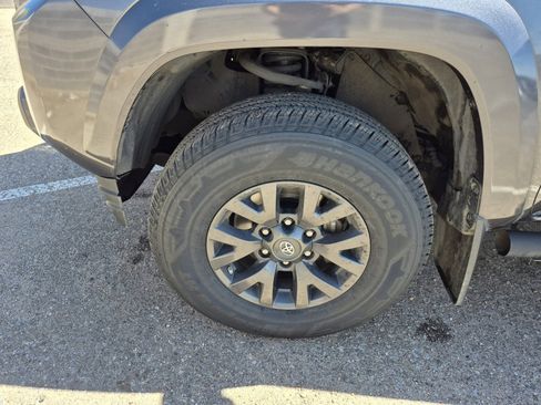 Used 2020 Toyota Tacoma SR5 image 24