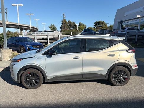 Used 2023 Chevrolet Bolt EUV LT w/ Redline Edition FWD image 9