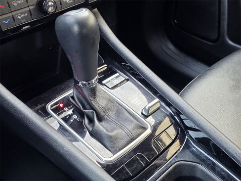 Used 2019 Jeep Cherokee Trailhawk image 16