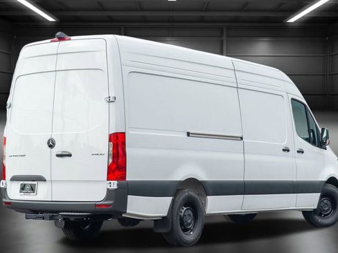 Used 2024 Mercedes-Benz Sprinter 2500 image 10