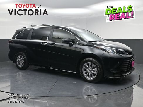 New 2026 Toyota Sienna XLE FWD image 1