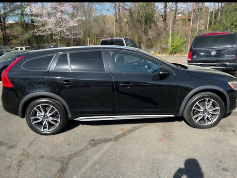 Used 2016 Volvo V60 T5 Cross Country image 19
