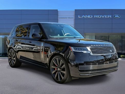Used 2024 Land Rover Range Rover SV AWD/4WD image 3