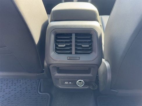 Used 2024 Volkswagen Tiguan SE image 26
