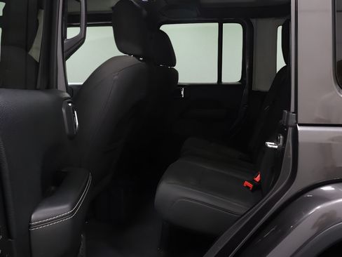 Certified 2018 Jeep Wrangler Unlimited Sahara AWD/4WD image 10
