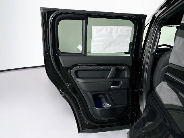 New 2026 Land Rover Defender 110 X-Dynamic SE AWD/4WD image 22