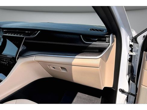 Certified 2025 Jeep Grand Cherokee Limited RWD image 48