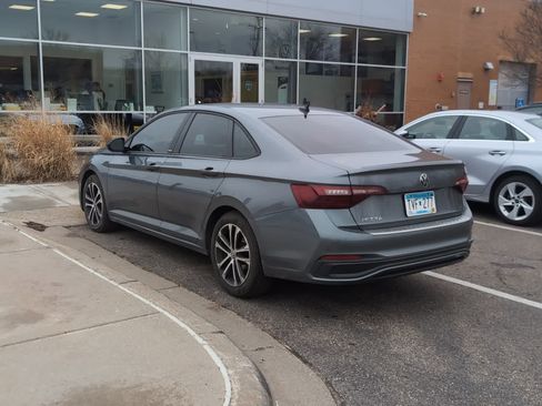 Used 2023 Volkswagen Jetta Sport image 4