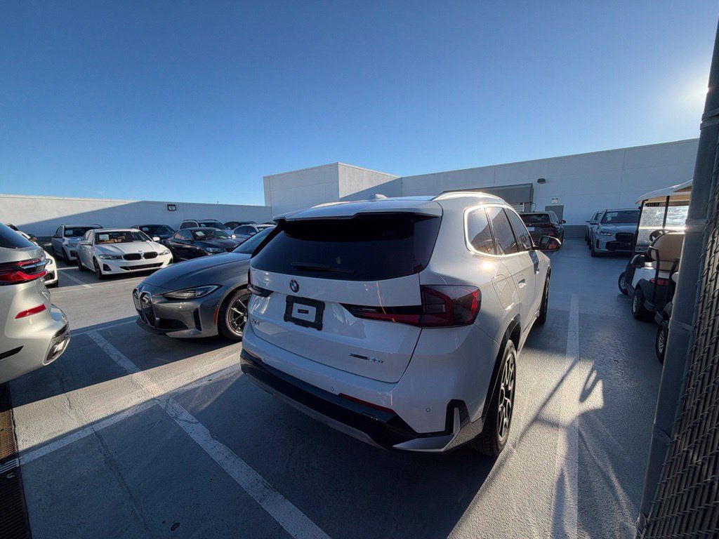 Used 2023 BMW X1 xDrive28i w/ Premium Package AWD/4WD image 4