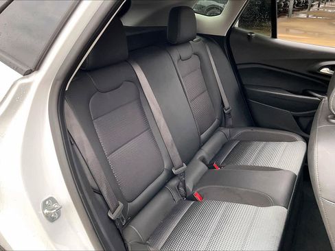 Certified 2025 Chevrolet Trax LT image 19