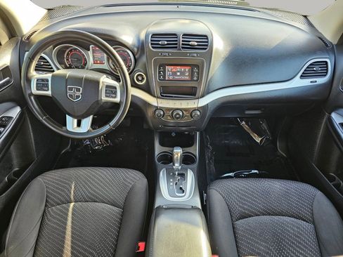 Used 2017 Dodge Journey SE w/ Popular Equipment Group image 2