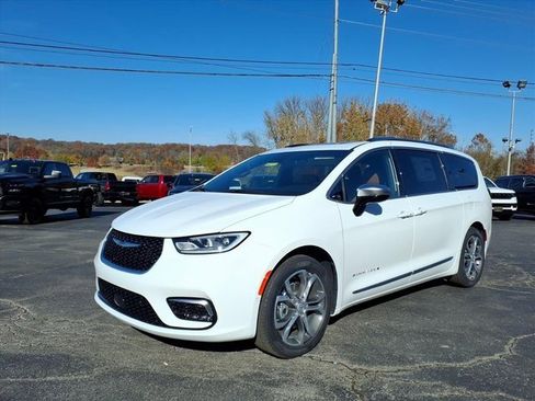 New 2026 Chrysler Pacifica Pinnacle image 5