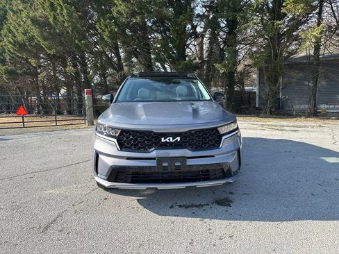 Certified 2023 Kia Sorento S w/ Panoramic Sunroof Package image 2