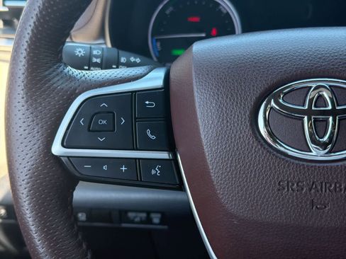 Used 2022 Toyota Sienna Platinum image 26