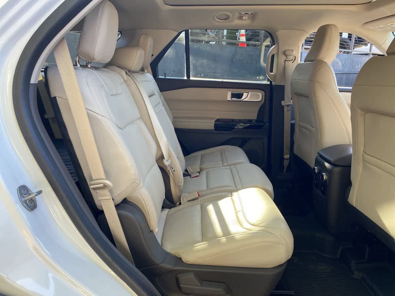 Used 2022 Ford Explorer Platinum w/ Equipment Group 601A AWD/4WD image 18
