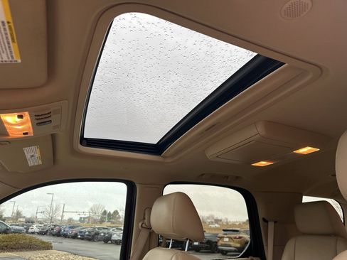 Used 2012 Cadillac Escalade Premium image 18