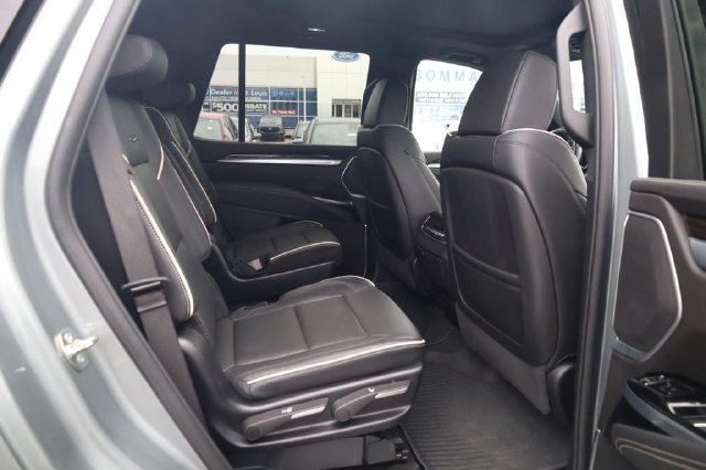 Used 2026 Cadillac Escalade Luxury w/ LPO, Floor Liner Package AWD/4WD image 21