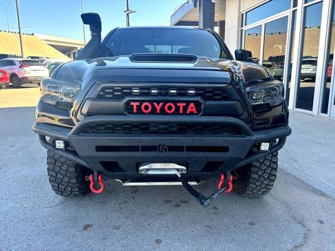 Used 2019 Toyota Tacoma TRD Pro image 3