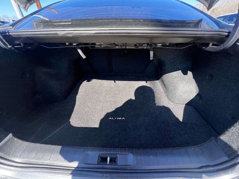 Used 2017 Nissan Altima 2.5 SR w/ Midnight Edition Package image 14