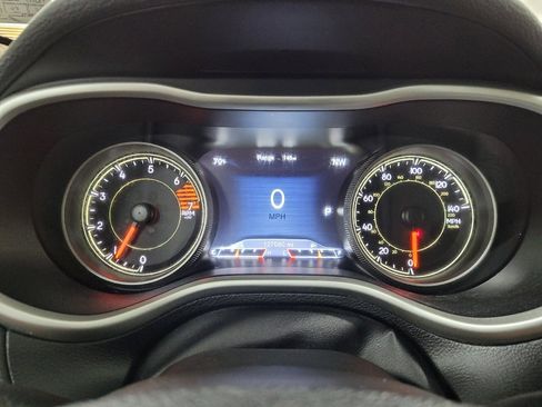 Used 2016 Jeep Cherokee Limited FWD image 23
